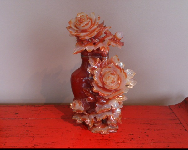 Sculpture Vase roses en agate