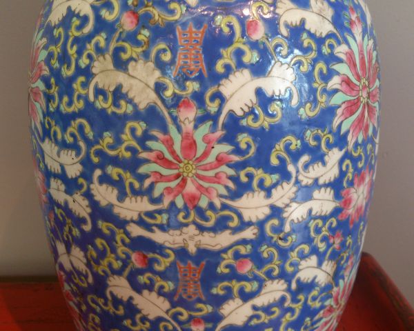 Vase en porcelaine “lotus et longue vie”