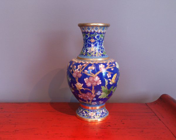 Vase en émaux cloisonnés à décore floral