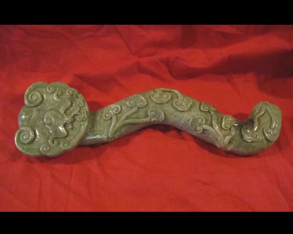 Sculpture en jade: sceptre