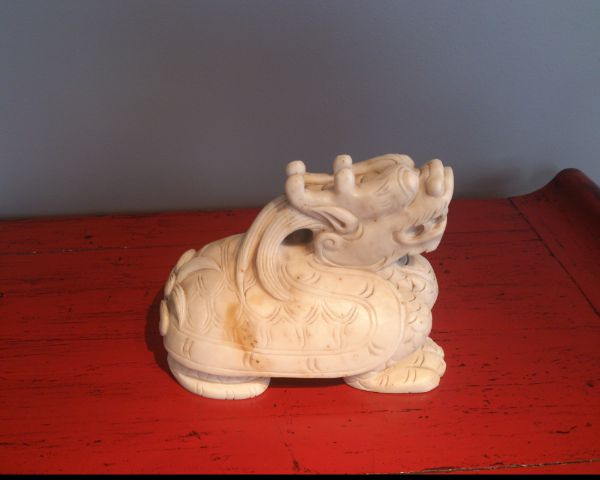 Sculpture en jaspe “le dragon au corps de tortue”
