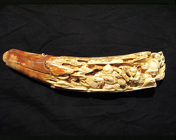 La longévité, sculpture en ivoire de mammouth