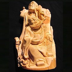 Les 2 moines itinérants – sculpture en ivoire de mammouth